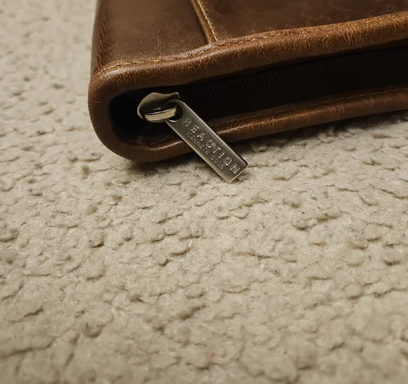 Kenneth Cole Reaction CD & DVD Holder | Leather Disc Case - Picture 4 of 7